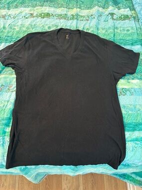 Men’s Gap Black V-Neck Shirt
Large, never worn.